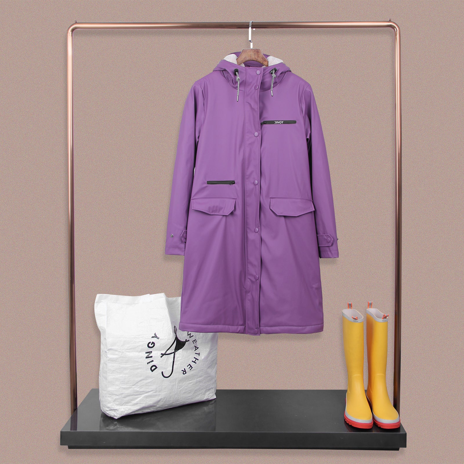 Ein guter Helfer an regnerischen Tagen - Stilvolle Kombinationen mit Dingy Weather Regenjacke